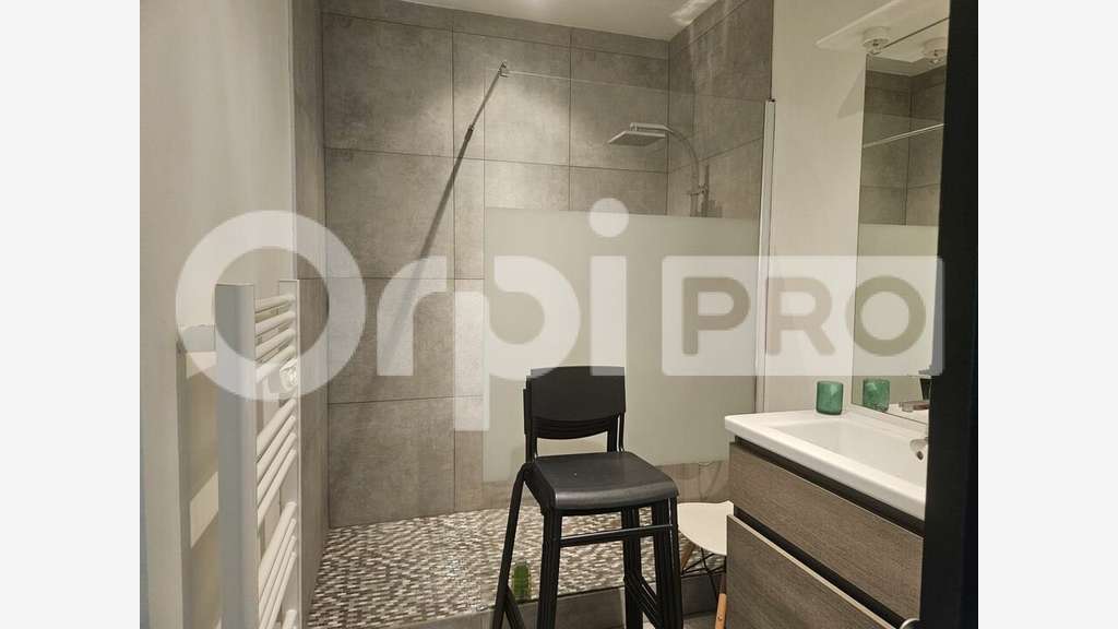 A LOUER BUREAU LUMINEUX PROCHE CENTRE VILLE