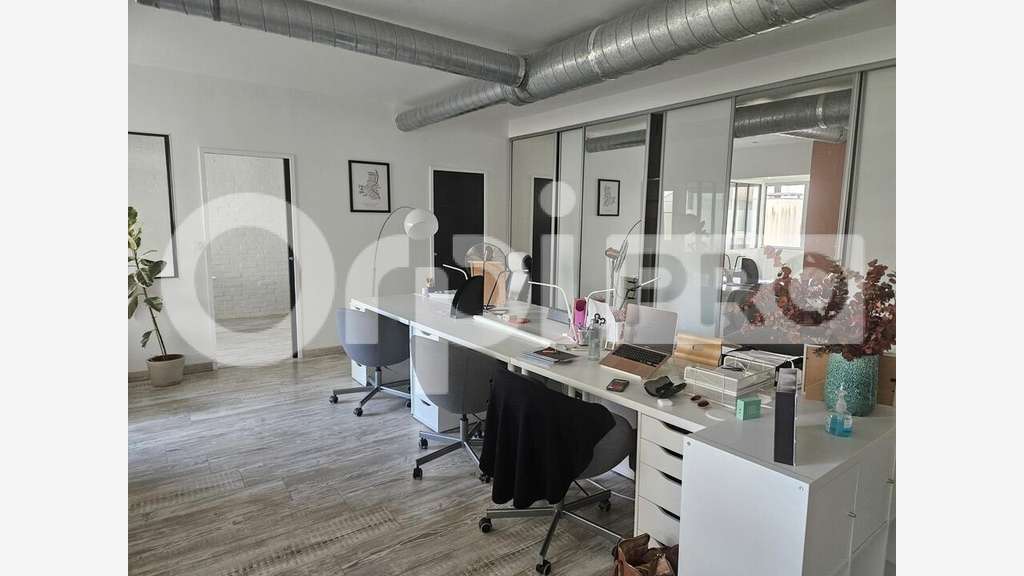 A LOUER BUREAU LUMINEUX PROCHE CENTRE VILLE