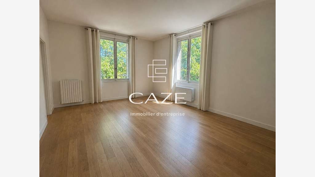 SUPERBES BUREAUX A LOUER AUX QUINQUONCES