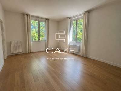 SUPERBES BUREAUX A LOUER AUX QUINQUONCES