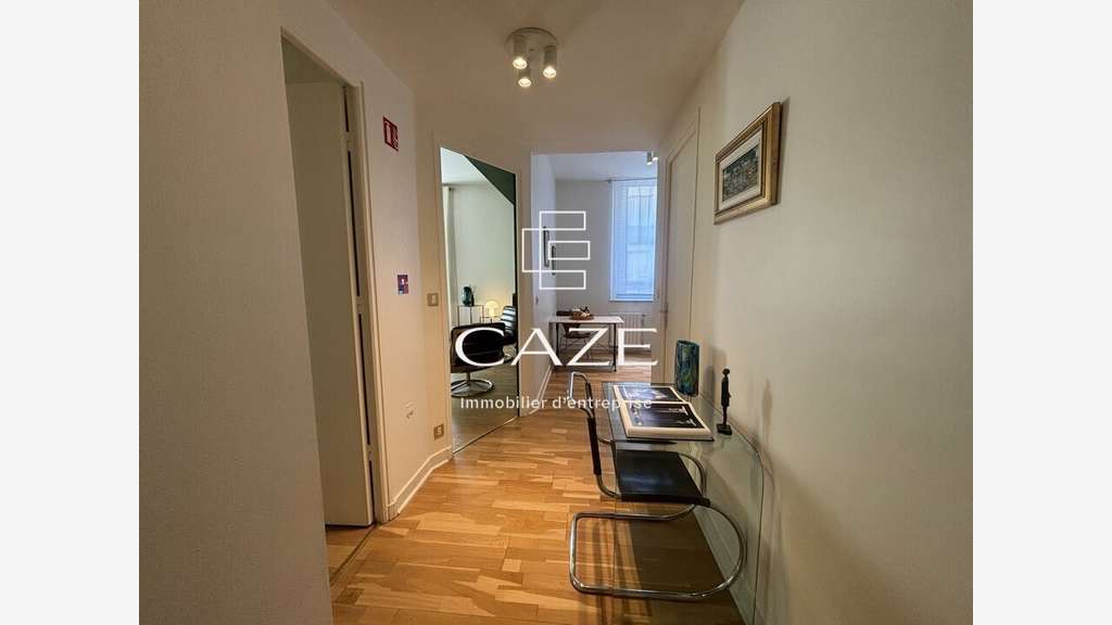 SUPERBES BUREAUX A LOUER AUX QUINQUONCES