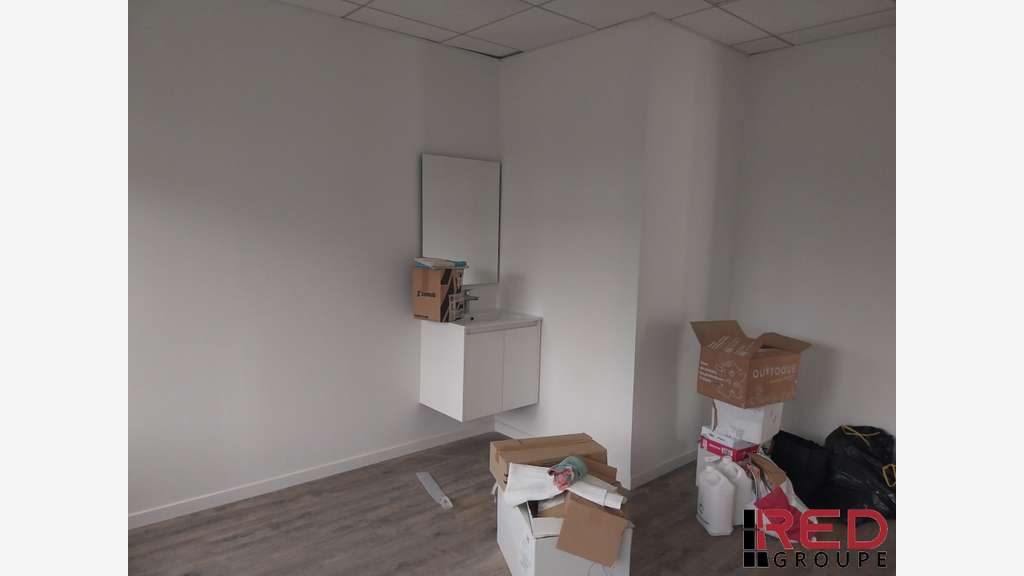 Loue 2 bureaux partagés de 32m² à Bouc-bel-Air