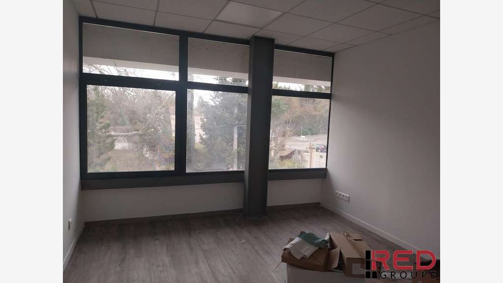 Loue 2 bureaux partagés de 32m² à Bouc-bel-Air