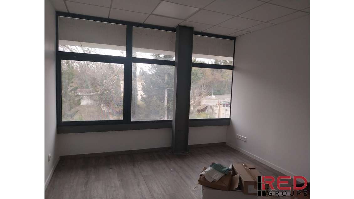 Loue 2 bureaux partagés de 32m² à Bouc-bel-Air