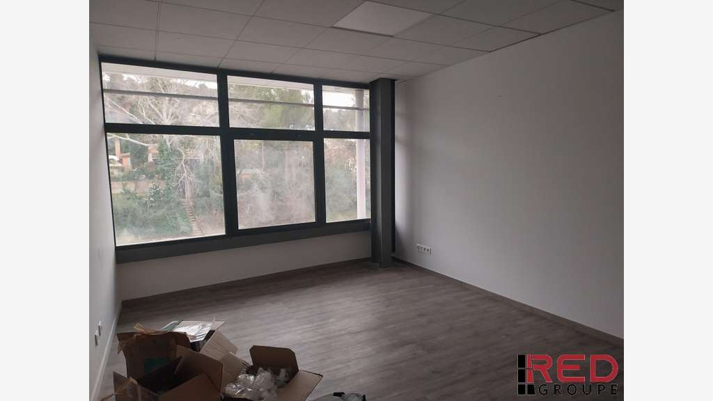 Loue 2 bureaux partagés de 32m² à Bouc-bel-Air
