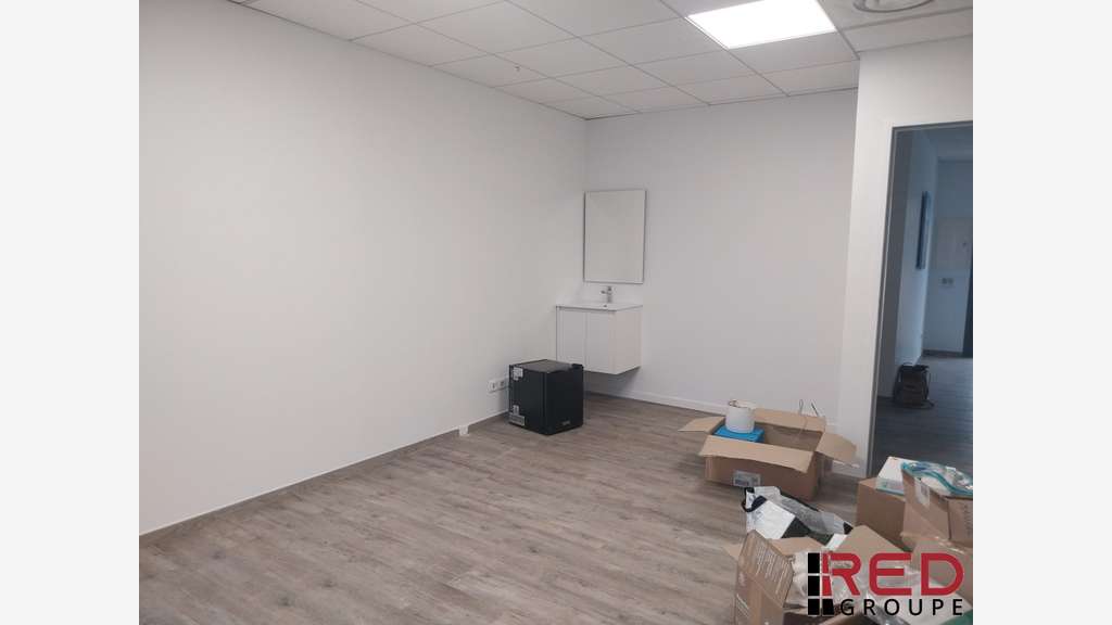 Loue 2 bureaux partagés de 32m² à Bouc-bel-Air