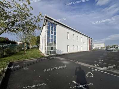 A louer bureaux 700m² proche aéroport Bouguenais 