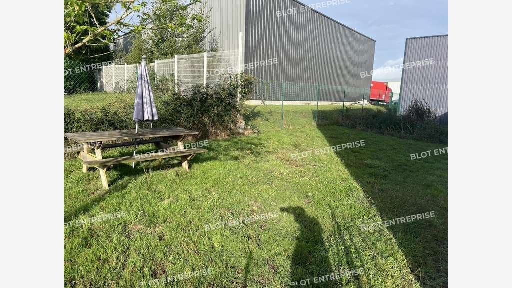 A louer bureaux 700m² proche aéroport Bouguenais 