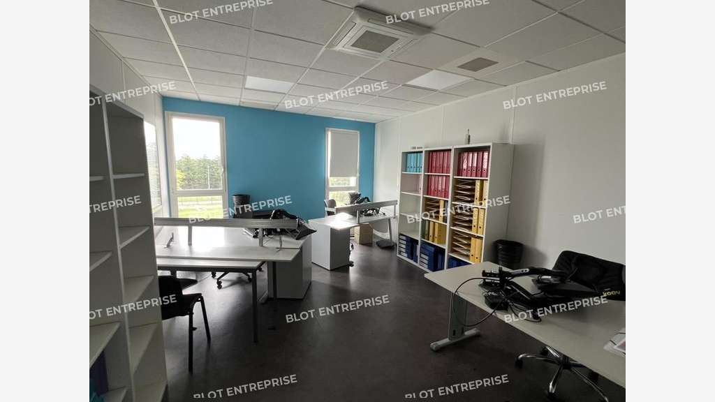 A louer bureaux 700m² proche aéroport Bouguenais 