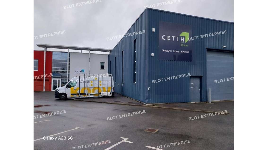 A louer bâtiment 700m² avec bureaux à Bouguenais