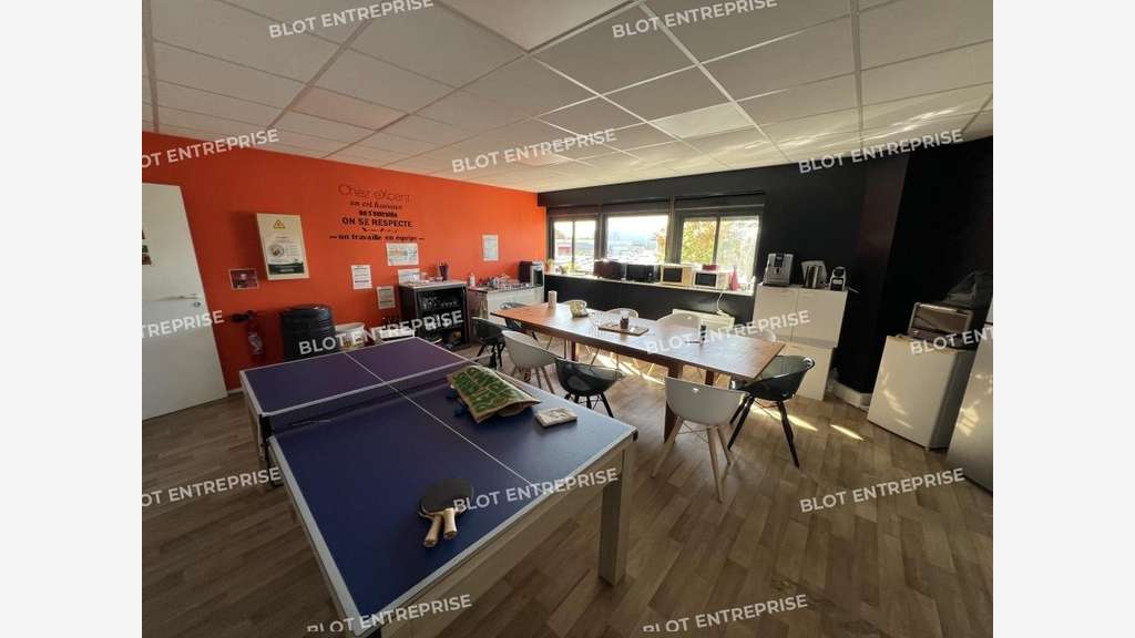 A louer bureaux 322m² Bouguenais proche aéroport