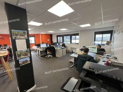 A louer bureaux 322m² Bouguenais proche aéroport