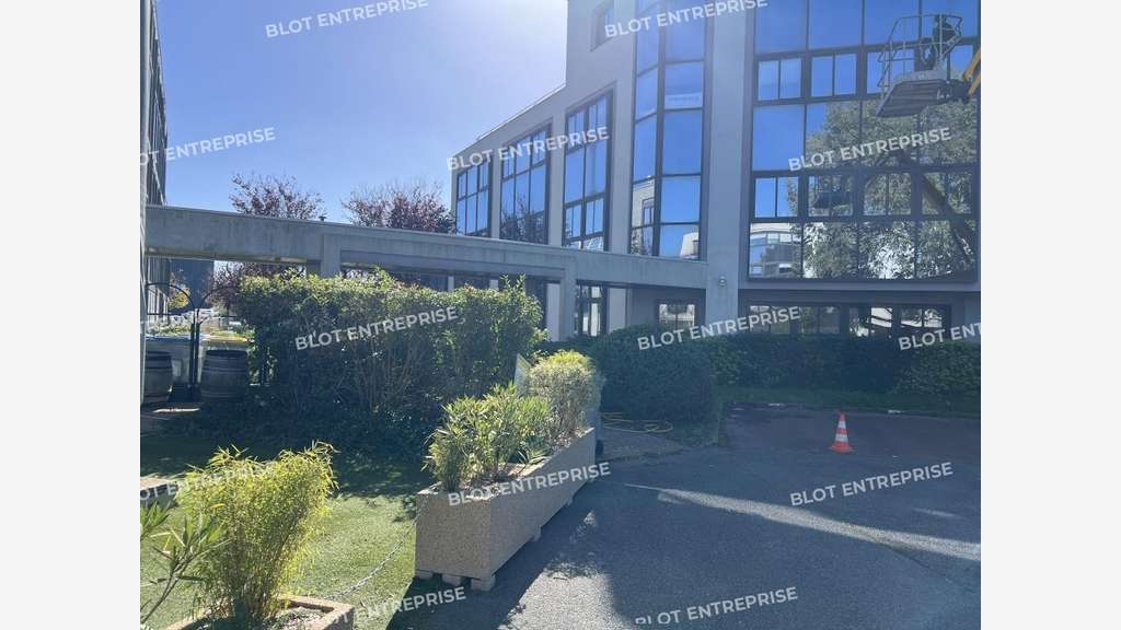 A louer bureaux 322m² Bouguenais proche aéroport