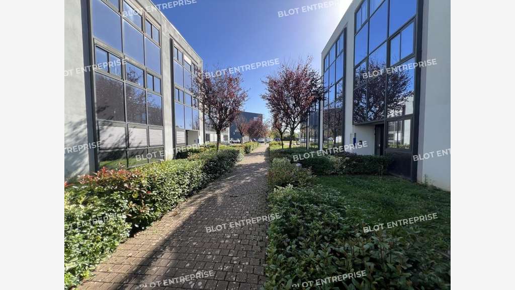 A louer bureaux 322m² Bouguenais proche aéroport
