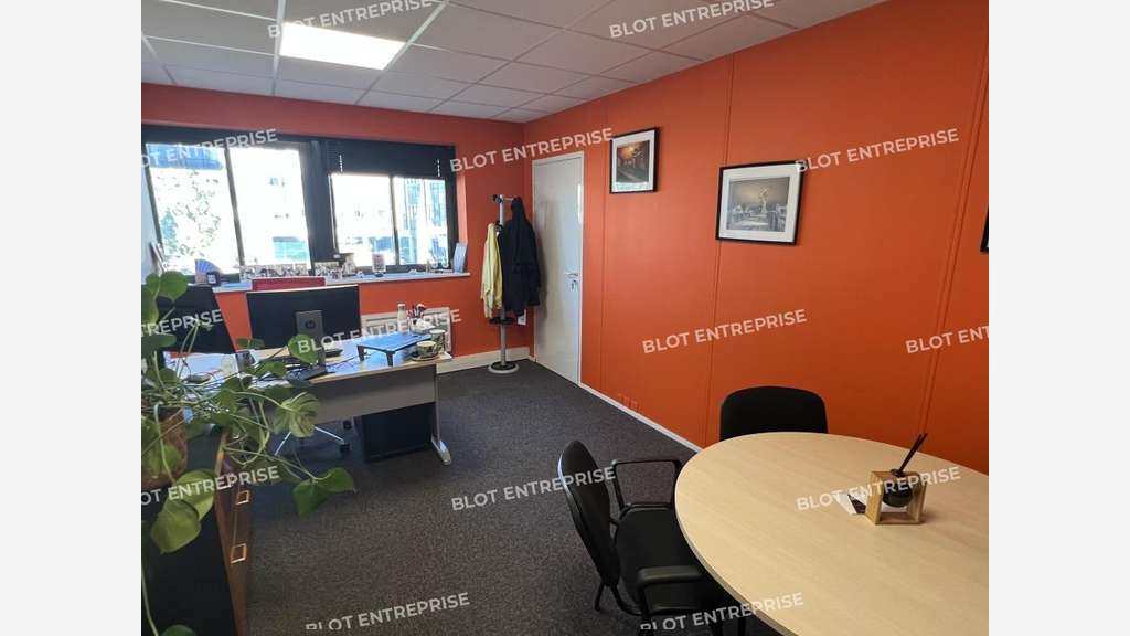 A louer bureaux 322m² Bouguenais proche aéroport