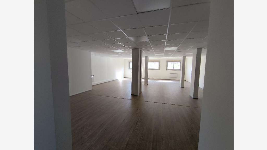 Bureaux 125m² à louer à Bourg-en-Bresse Gare
