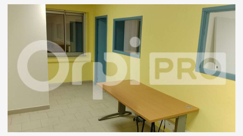 A louer bureaux 30m² à Bourg-en-Bresse empl N°1