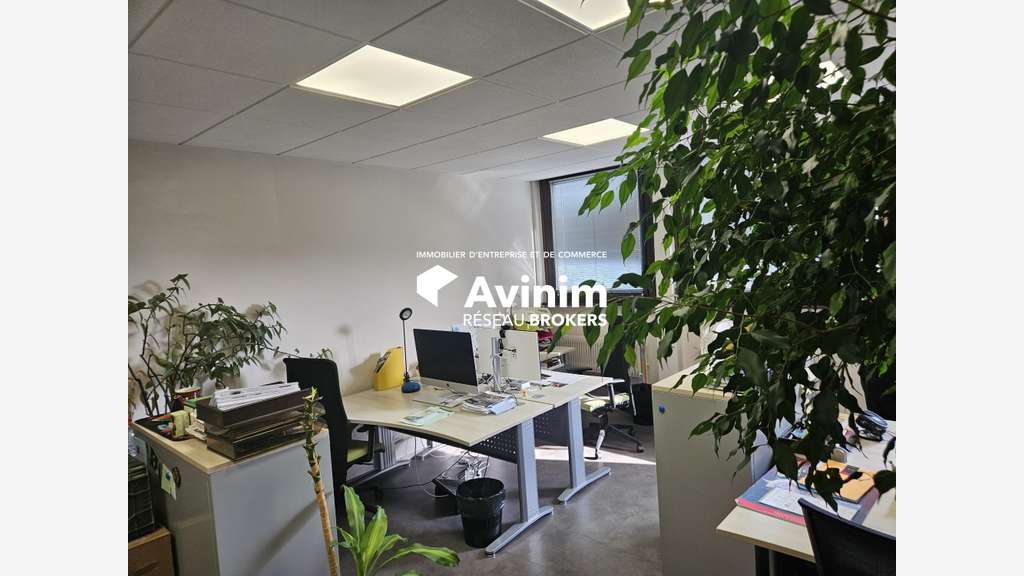 A louer 4 bureaux R+1 aux normes ERP / PMR à Bourg