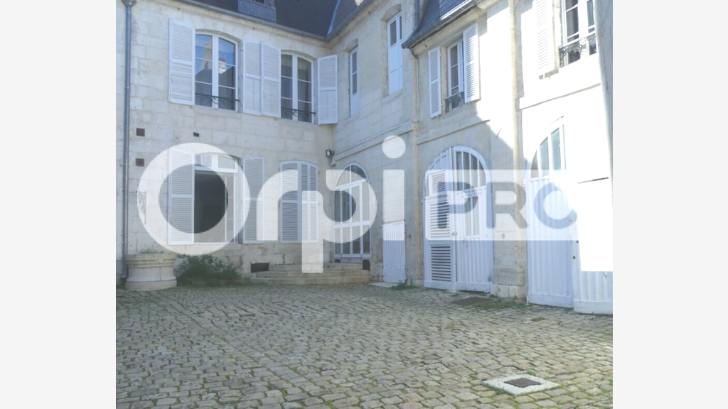 Bureaux 160m² à louer à Bourges