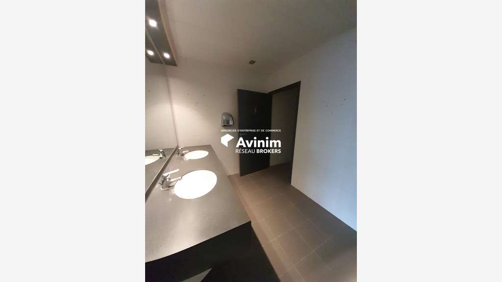 Très beau plateau de bureau 662m² à louer bourges