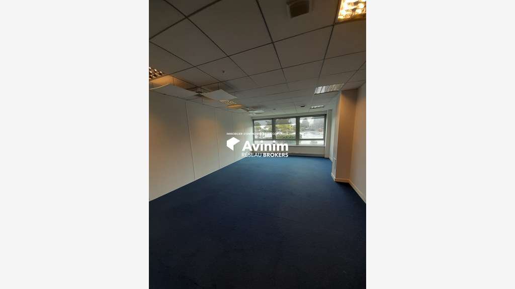 Très beau plateau de bureau 662m² à louer bourges