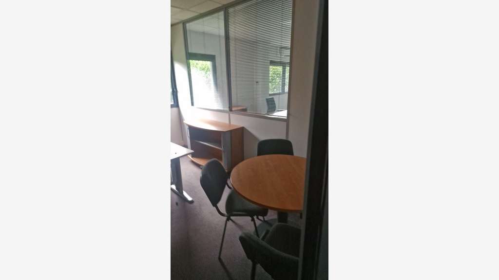 Local/bureau 320m² à louer à Bourgoin Jallieu (38)