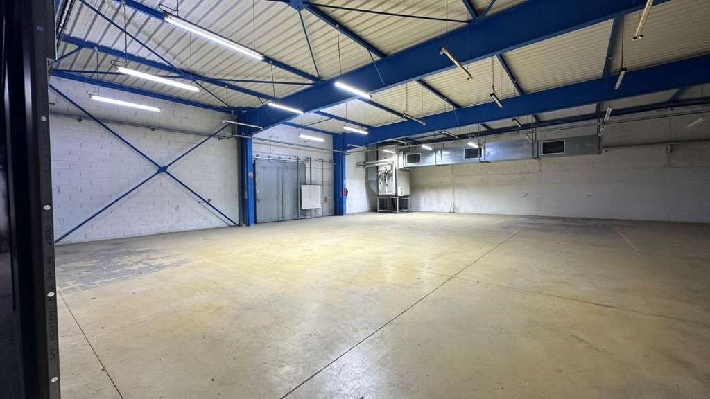 A louer entrepôt 2530m² à Bressuire Bld de Thouars