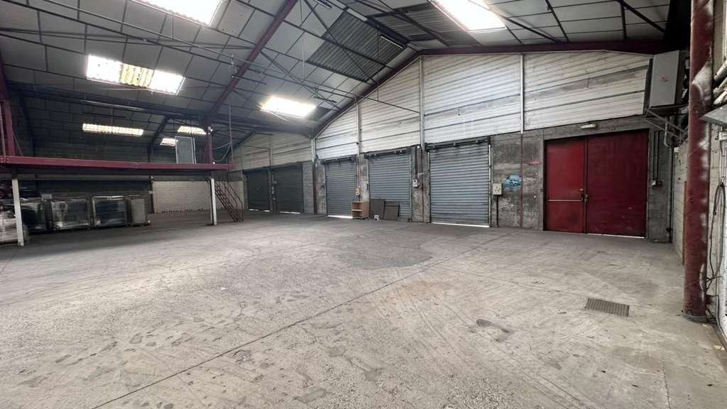 A louer entrepôt 2530m² à Bressuire Bld de Thouars