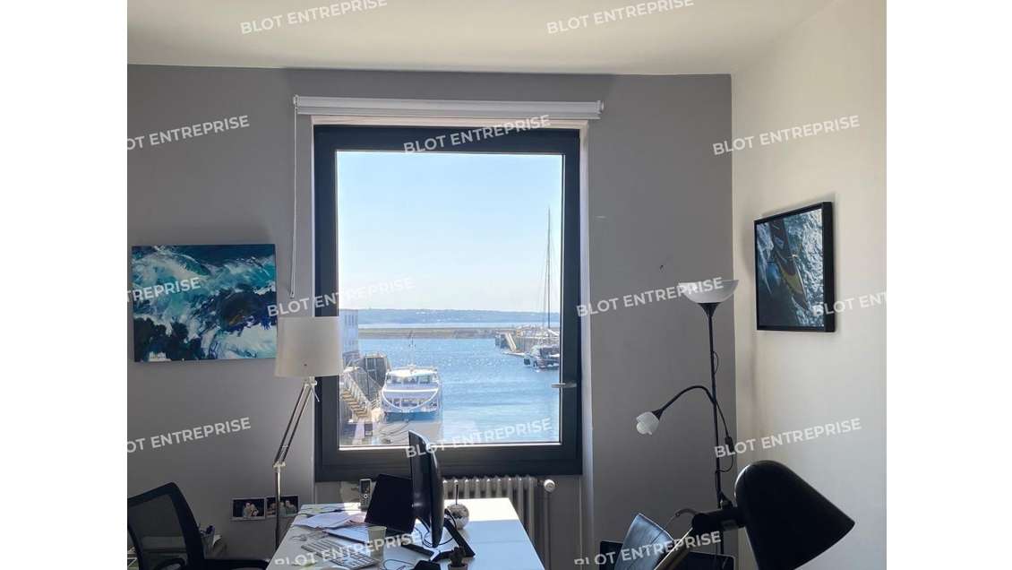A louer bureaux 256m² vue imprenable Rade de Brest