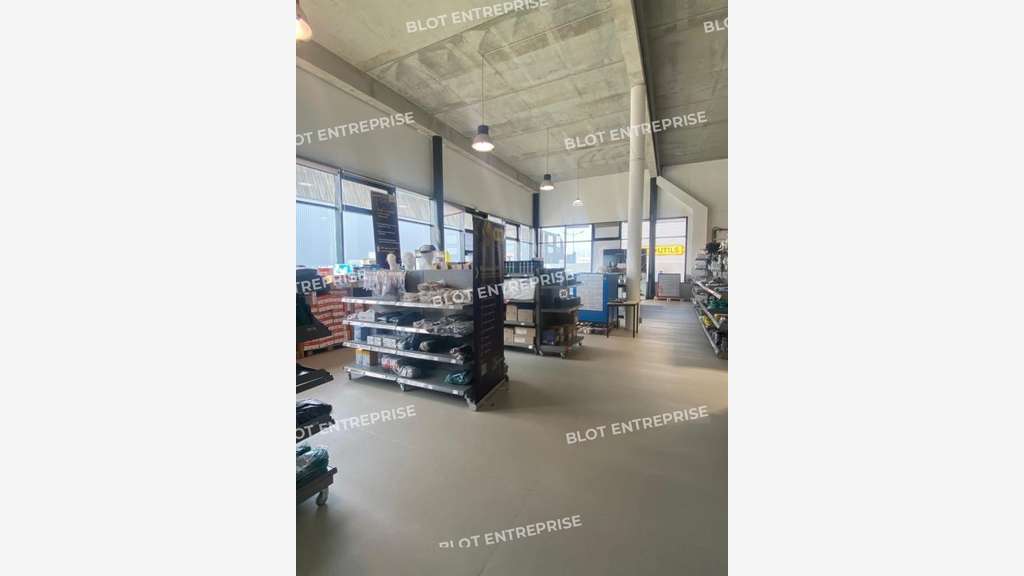 A louer local de 300m² ERP5 belle visibilité Brest