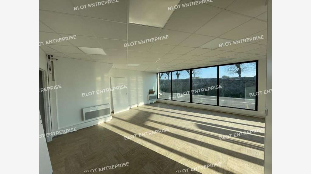 A louer local commercial 95m²  axe passant Brest 