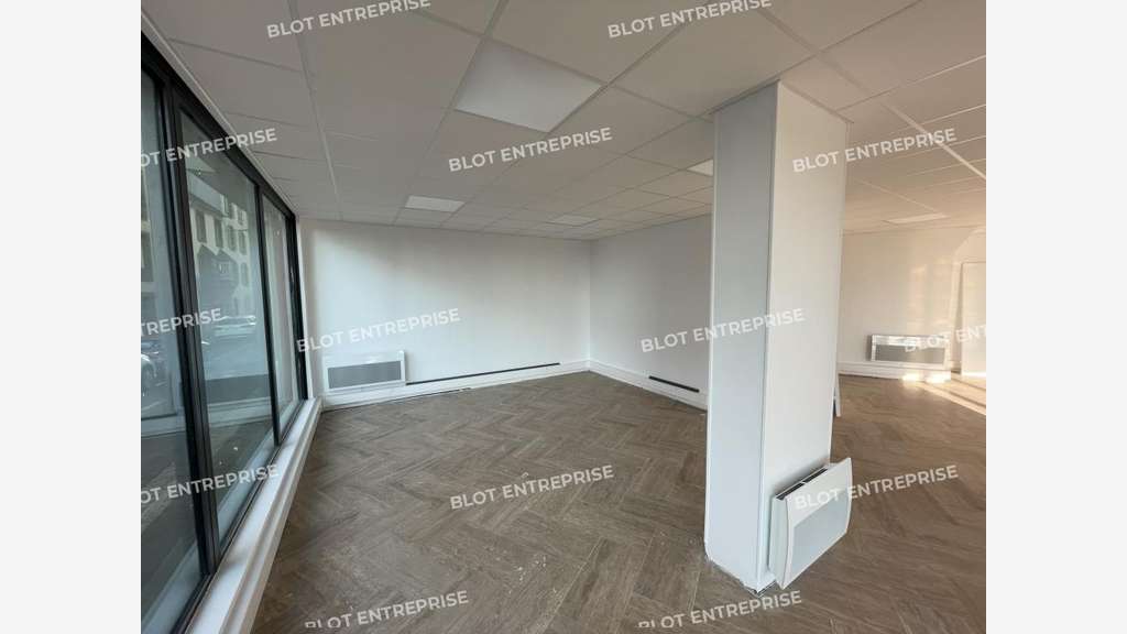 A louer local commercial 95m²  axe passant Brest 