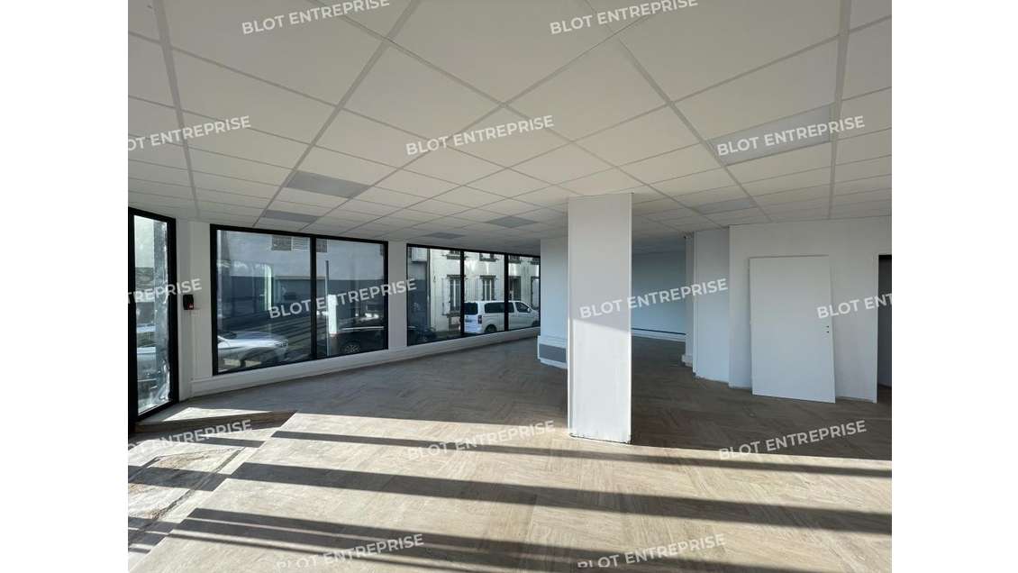 A louer local commercial 95m²  axe passant Brest 
