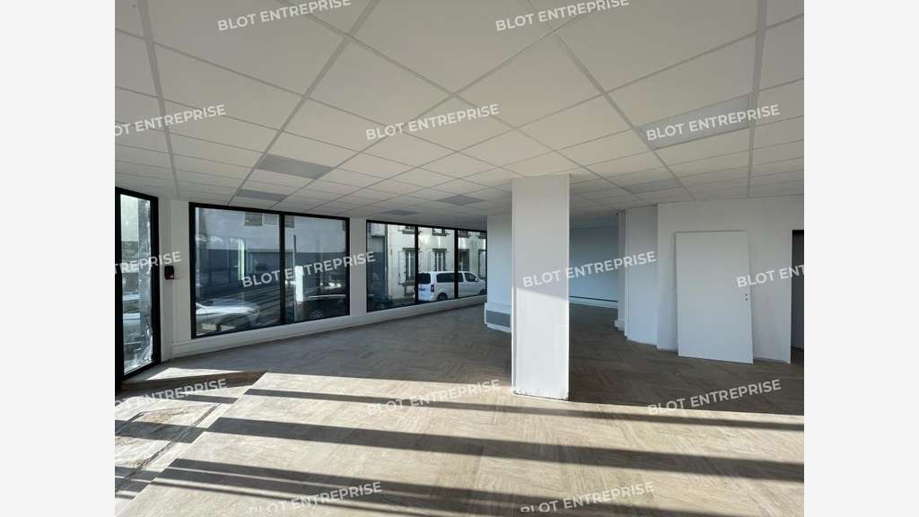 A louer local commercial 95m²  axe passant Brest 