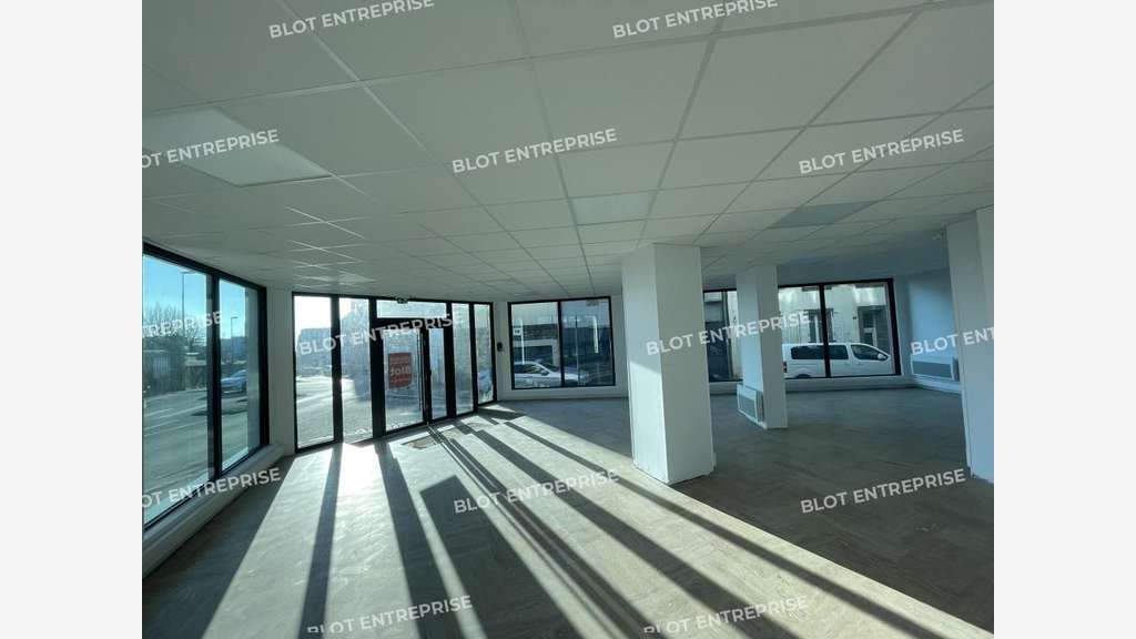 A louer local commercial 95m²  axe passant Brest 