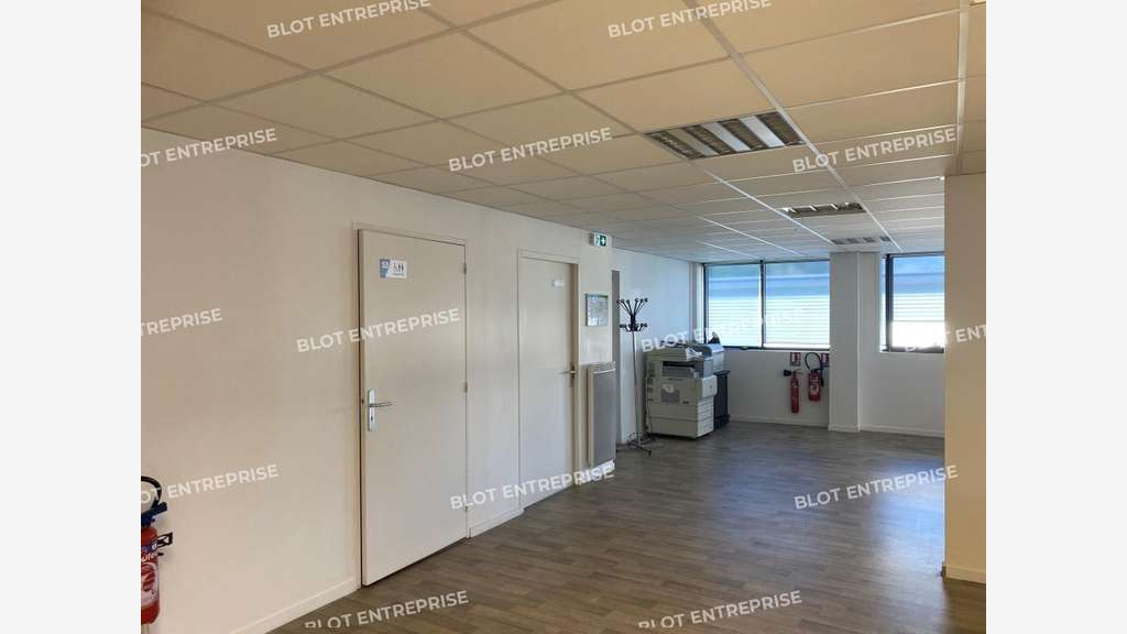 A louer bureaux 179m² visibilité optimale à Brest
