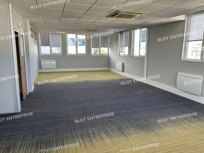 A louer bureaux rénovés 321m² R+2 à Brest Kergonan