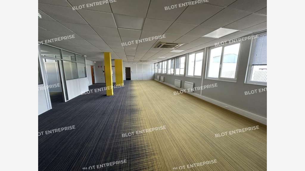 A louer bureaux rénovés 321m² R+2 à Brest Kergonan