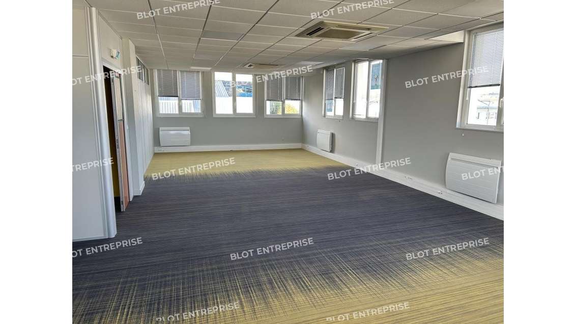 A louer bureaux rénovés 321m² R+2 à Brest Kergonan
