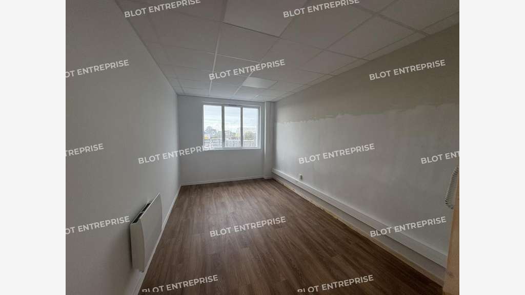 A louer bureaux 14m² R+1 RE2020 à Brest