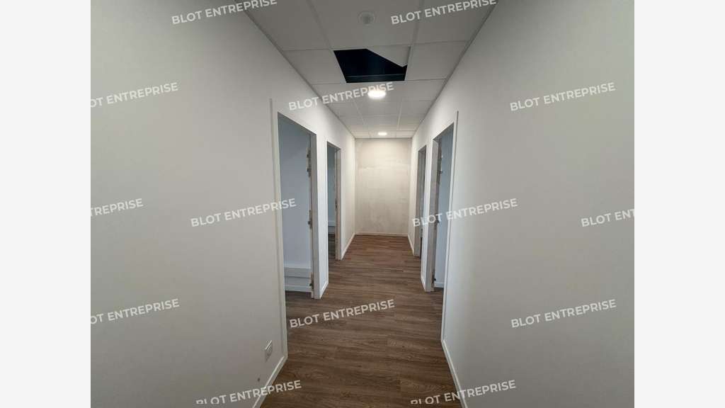 A louer bureaux 14m² R+1 RE2020 à Brest