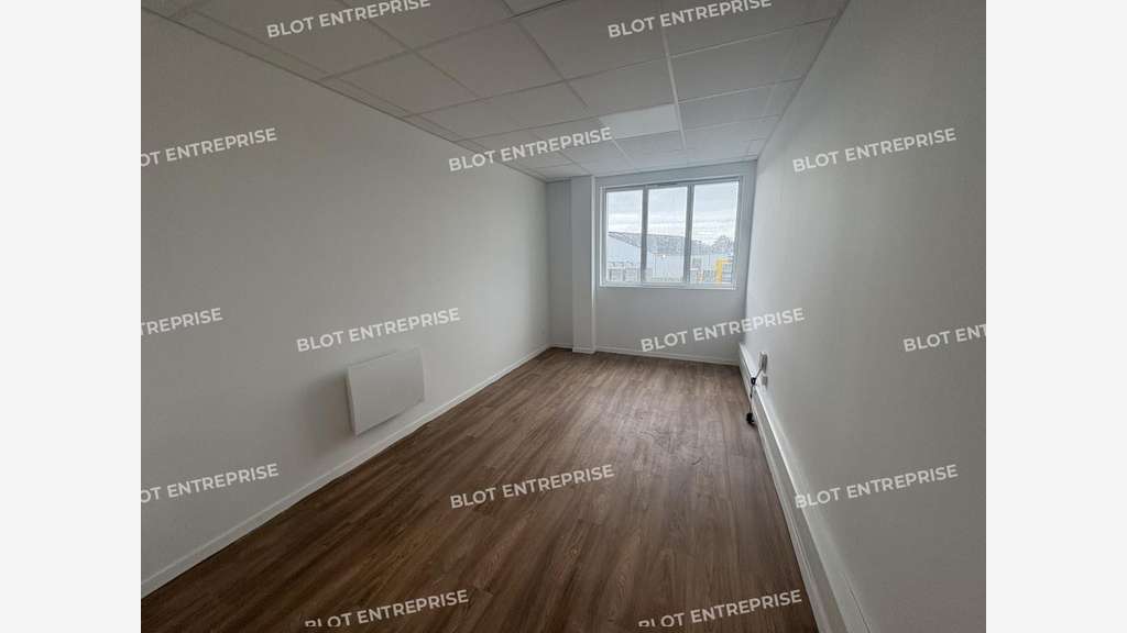 A louer bureaux 14m² R+1 RE2020 à Brest