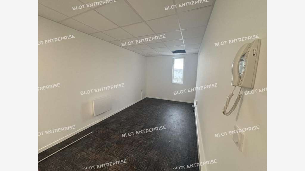 A louer bureaux 14m² R+1 bâtiment moderne à Brest
