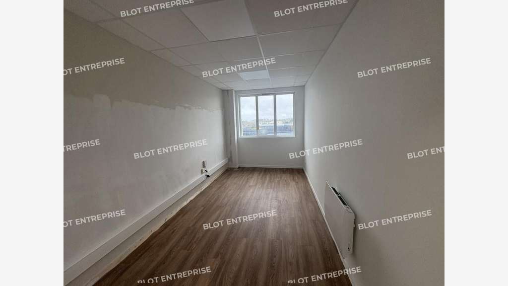 A louer bureaux 14m² R+1 bâtiment moderne à Brest