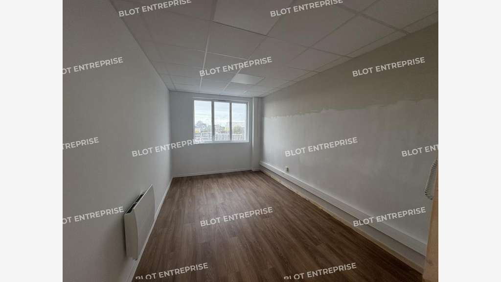 A louer bureaux 14m² R+1 bâtiment moderne à Brest
