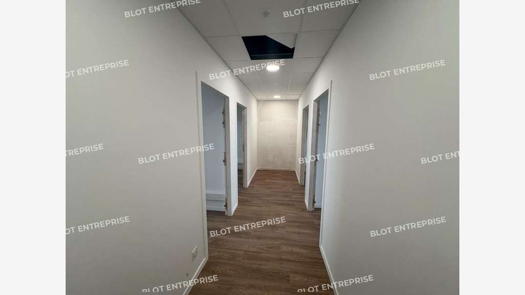 A louer bureaux 14m² R+1 bâtiment moderne à Brest
