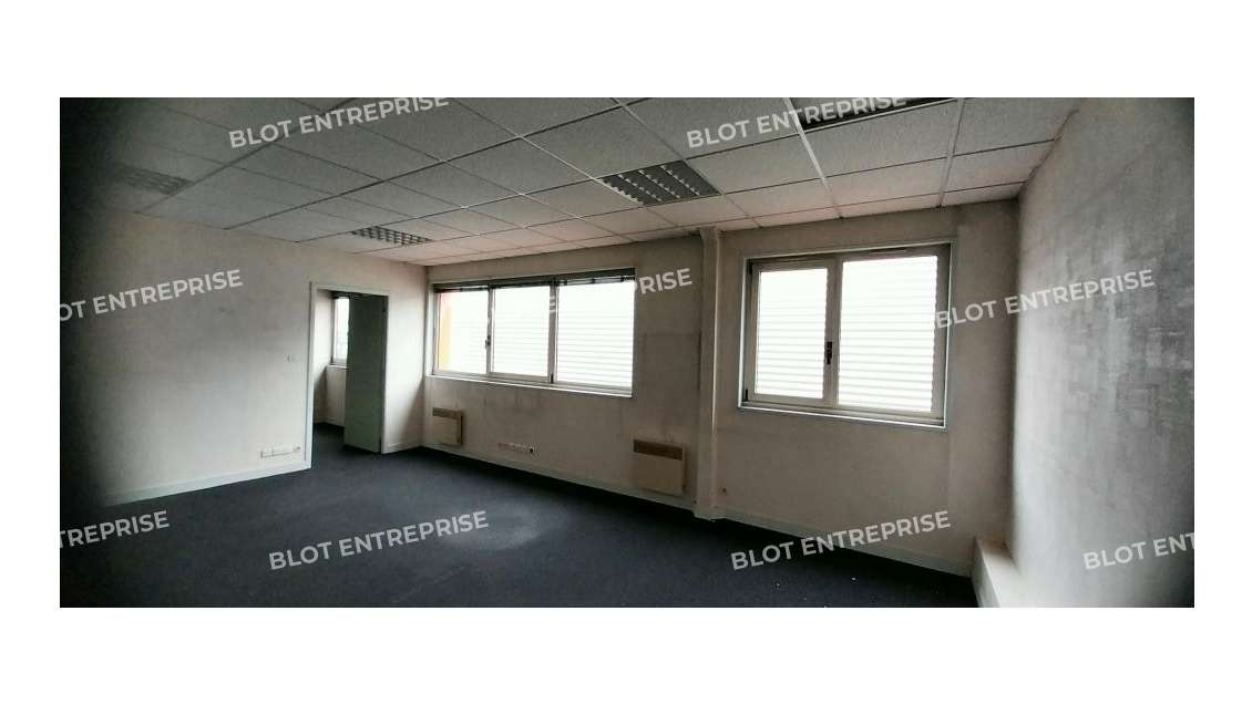 Loue bureaux de 130m² à Brest za Eau Blanche