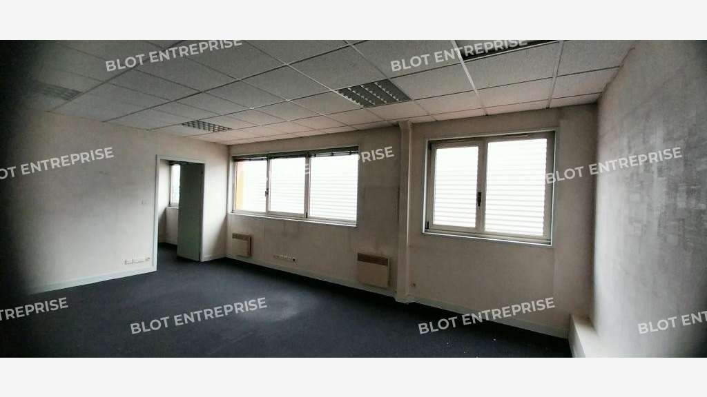 Loue bureaux de 130m² à Brest za Eau Blanche