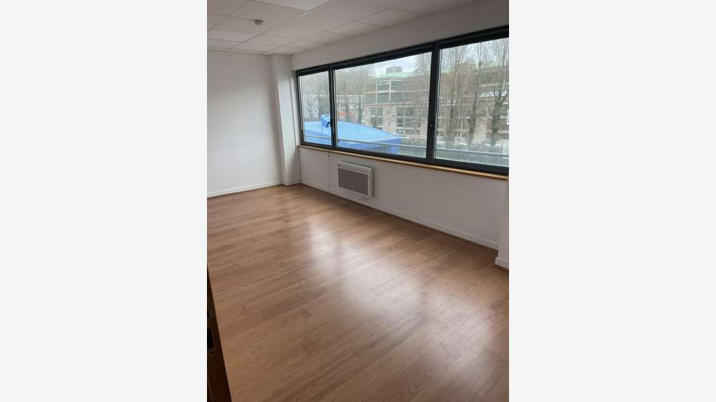 Bureaux de 84m² à louer au 2ème étage à Brest