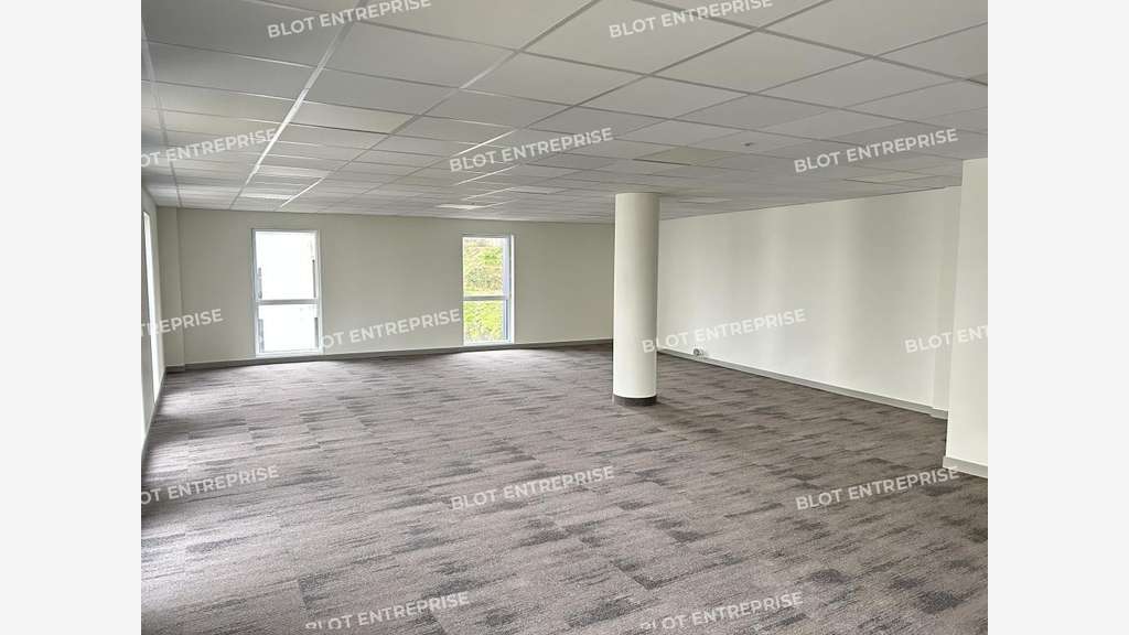 A louer bureaux 81m² belle visibilité à Brest